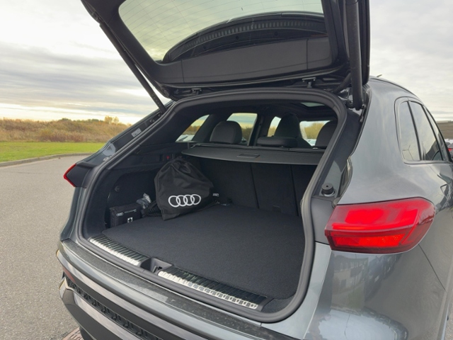 Q5 SUV e-hybrid quattro 270kw+AHK+Pano+Tech Pro+