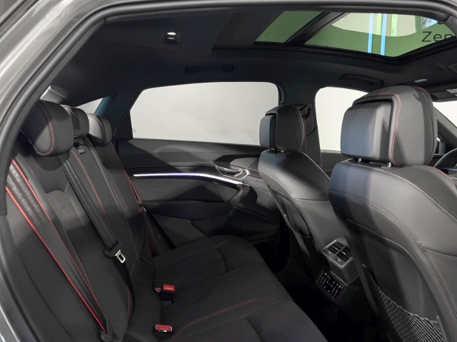 Q8 Sportback 55 e-tron Quattro S-Line+Navi+Matri