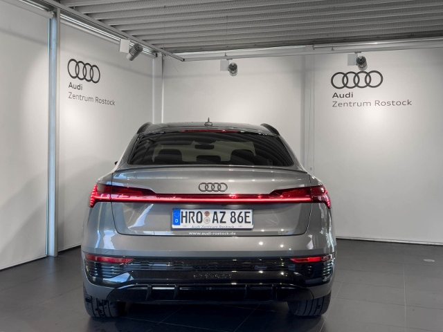 Q8 Sportback 55 e-tron Quattro S-Line+Navi+Matri