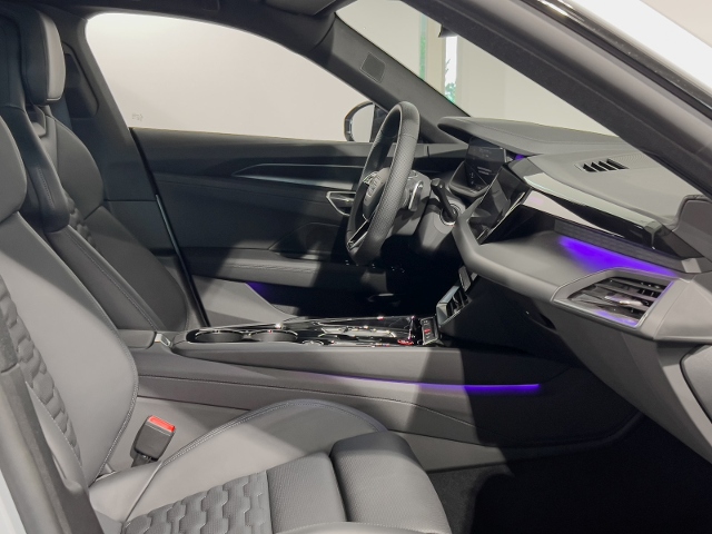 e-tron GT Quattro+Navi+Matrix+Head Up+Top View+L
