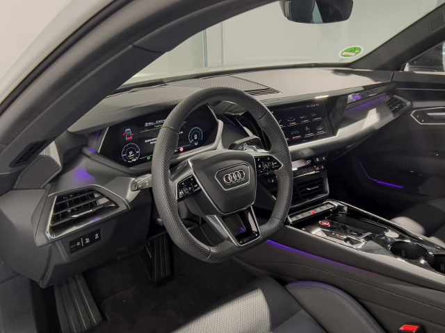 e-tron GT Quattro+Navi+Matrix+Head Up+Top View+L