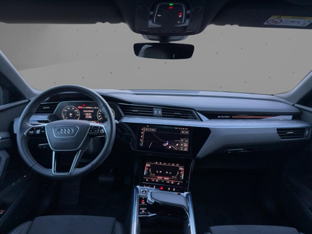 Q8 S line 55 e-tron quattro 300 kW+Assi Tour+Hud