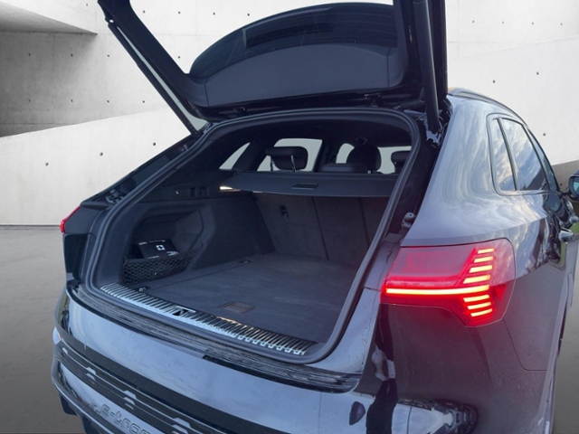 Q8 S line 55 e-tron quattro 300 kW+Assi Tour+Hud
