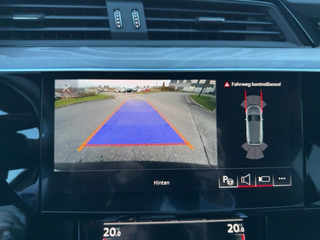 Q8 S line 55 e-tron quattro 300 kW+Assi Tour+Hud