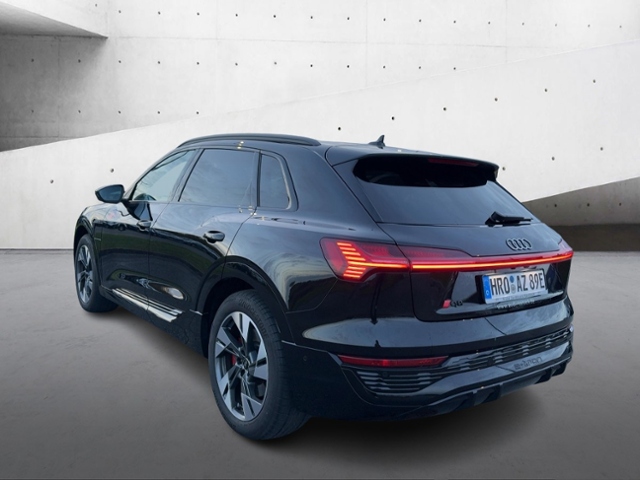 Q8 S line 55 e-tron quattro 300 kW+Assi Tour+Hud
