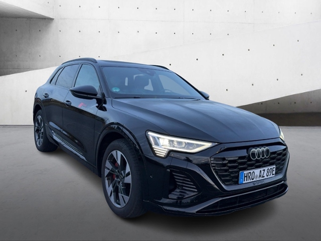 Q8 S line 55 e-tron quattro 300 kW+Assi Tour+Hud