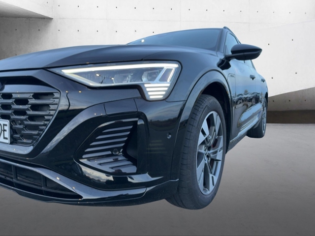 Q8 S line 55 e-tron quattro 300 kW+Assi Tour+Hud