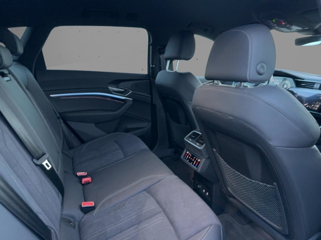Q8 S line 55 e-tron quattro 300 kW+Assi Tour+Hud