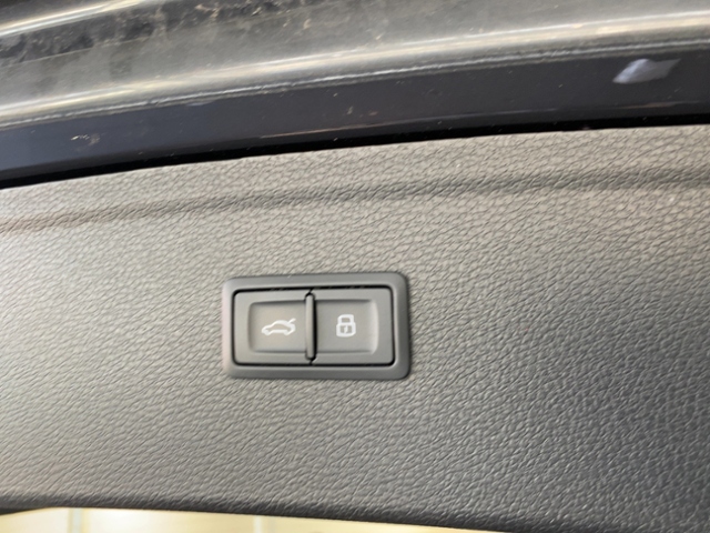 Q5 40 TDI Quattro+Navi+Matrix+Ahk+Virt Cock+Ambi