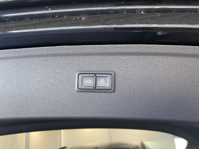 Q5 40 TDI Quattro S-Line+Navi+Matrix+Ahk+Ambient