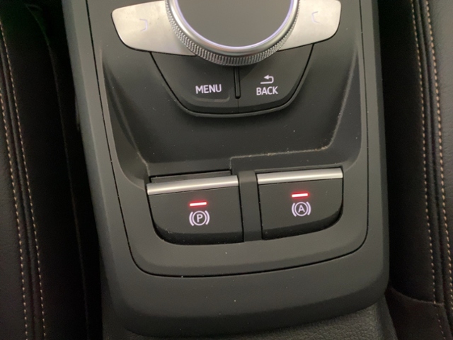 Q2 40 TFSI Quattro S-Line+Navi+Led+Kamera+Ambien