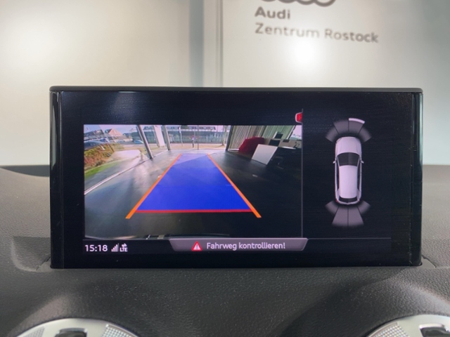 Q2 40 TFSI Quattro S-Line+Navi+Led+Kamera+Ambien
