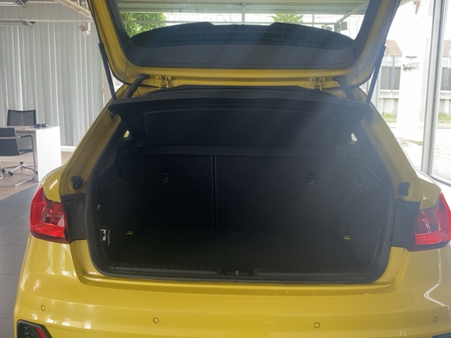 A1 Sportback 30 TFSI S-Line 6-Gang+Carplay+Led+V