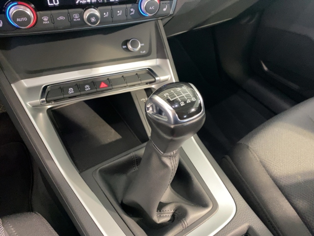 Q3 35 TFSI 6-Gang+Led+Carplay+Ahk+Ambiente+Shz+A